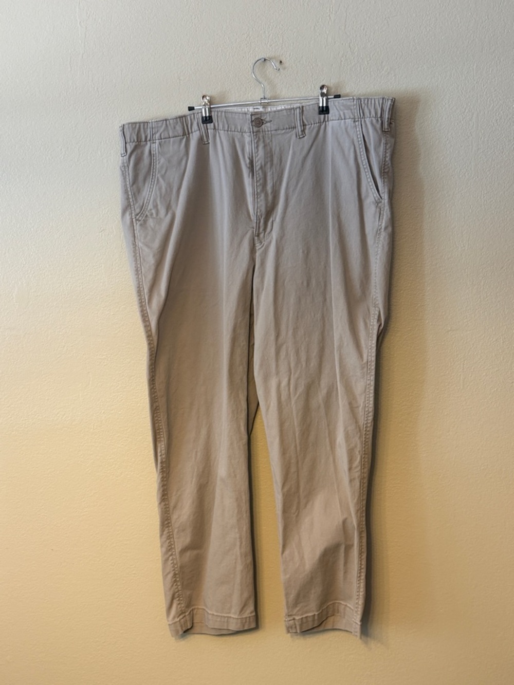 Levi’s Men's Lightweight Chino Pants in Light Khaki